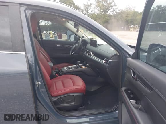 ✅ 2025 Mazda CX-5 S Carbon Edition • VIN: JM3KFBCM4S0600371 • Lot: 43293266. Listed on IAAI with 5,102 mi. Free auction sales archive from the USA and detailed vehicle history report at DreamBid. Image 5.