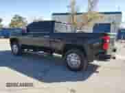 2020 Chevrolet Silverado 3500HD High Country z VIN 1GC4YVEYXLF105443, wystawiony jako Copart lot #52015675 z przebiegiem 73 070 mil mil oraz Szkoda całkowita • Salvage title. Historia ofert i sprzedaży dostępna na DreamBid. Obrazek 2.