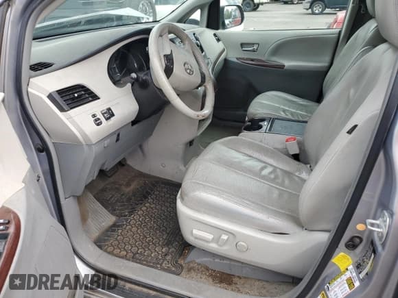 ✅ 2012 Toyota Sienna XLE • VIN: 5TDYK3DC1CS186412 • Lot: 62775005. Wystawiony na Copart z przebiegiem Nie podano. Bezpłatny archiwum sprzedaży aukcyjnych z USA i szczegółowy raport historii pojazdu na DreamBid. Zdjęcie 7.