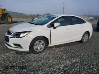 2017 Chevrolet Cruze LS z VIN 1G1BC5SM2H7201889, wystawiony jako Copart lot #82338835 z przebiegiem 164 565 mil mil oraz Szkoda całkowita • Salvage title. Historia ofert i sprzedaży dostępna na DreamBid. Obrazek 1.