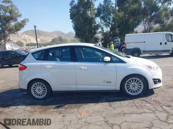 ✅ 2016 Ford C-Max SEL • VIN: 1FADP5CU8GL112343 • Лот: 42922638. Опубликован ранее на IAAI с пробегом 205 856 миль. Бесплатный доступ к архиву аукционных продаж из США и подробный отчёт об истории автомобиля на DreamBid. Изображение 13.