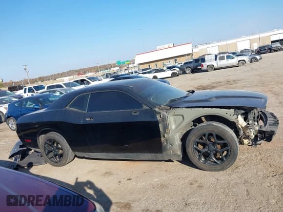 ✅ 2013 Dodge Challenger Rallye Redline • VIN: 2C3CDYAGXDH728622 • Lot: 40983784. Wystawiony na IAAI z przebiegiem 184 131 mil. Bezpłatny archiwum sprzedaży aukcyjnych z USA i szczegółowy raport historii pojazdu na DreamBid. Zdjęcie 14.