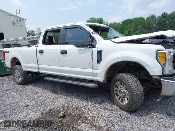 ✅ 2017 Ford F-250 Lariat • VIN: 1FT7W2B6XHED69215 • Lot: 42473798. Wystawiony na IAAI z przebiegiem 158 697 mil. Bezpłatny archiwum sprzedaży aukcyjnych z USA i szczegółowy raport historii pojazdu na DreamBid. Zdjęcie 13.
