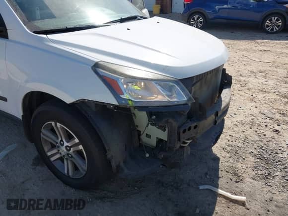 2017 Chevrolet Traverse LS z VIN 1GNKRFKD2HJ260138, wystawiony jako IAAI lot #43365257 z przebiegiem 85 179 mil mil oraz . Historia ofert i sprzedaży dostępna na DreamBid. Obrazek 6.