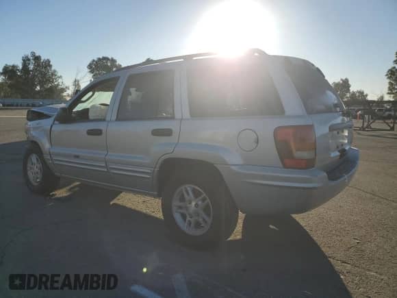 2004 Jeep Grand Cherokee Laredo с VIN 1J4GX48S54C385240, выставлен на аукционе Copart как лот 86716575 с пробегом 131 190 миль миль и Списание • Salvage title. История ставок и продаж доступна на DreamBid. Изображение 2.