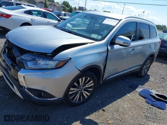 ✅ 2020 Mitsubishi Outlander ES • VIN: JA4AZ3A30LZ040545 • Лот: 43133324. Опубликован ранее на IAAI с пробегом 145 495 миль. Бесплатный доступ к архиву аукционных продаж из США и подробный отчёт об истории автомобиля на DreamBid. Изображение 2.