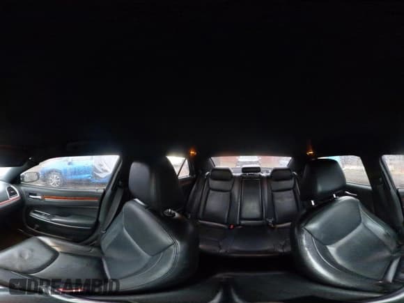 ✅ 2014 Chrysler 300 • VIN: 2C3CCAAG9EH220864 • Lot: 43572381. Wystawiony na IAAI z przebiegiem 124 435 mil. Bezpłatny archiwum sprzedaży aukcyjnych z USA i szczegółowy raport historii pojazdu na DreamBid. Zdjęcie 18.