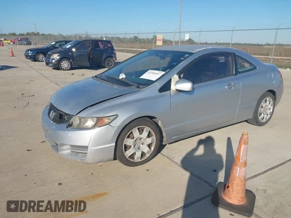 ✅ 2010 Honda Civic LX • VIN: 2HGFG1B69AH521603 • Lot: 43580407. Wystawiony na IAAI z przebiegiem 182 818 mil. Bezpłatny archiwum sprzedaży aukcyjnych z USA i szczegółowy raport historii pojazdu na DreamBid. Zdjęcie 2.