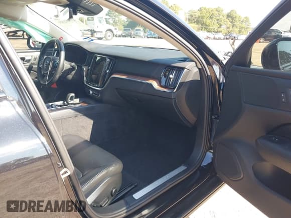 ✅ 2024 Volvo S60 Plus Dark Theme • VIN: 7JRL12FL9RG299646 • Lot: 43504889. Listed on IAAI with 35,543 mi. Free auction sales archive from the USA and detailed vehicle history report at DreamBid. Image 5.