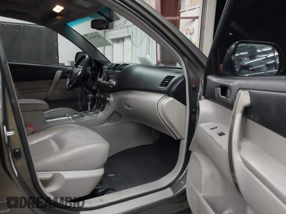 ✅ 2012 Toyota Highlander • VIN: 5TDZK3EH8CS050177 • Lot: 43194912. Listed on IAAI with 150,520 mi. Free auction sales archive from the USA and detailed vehicle history report at DreamBid. Image 5.