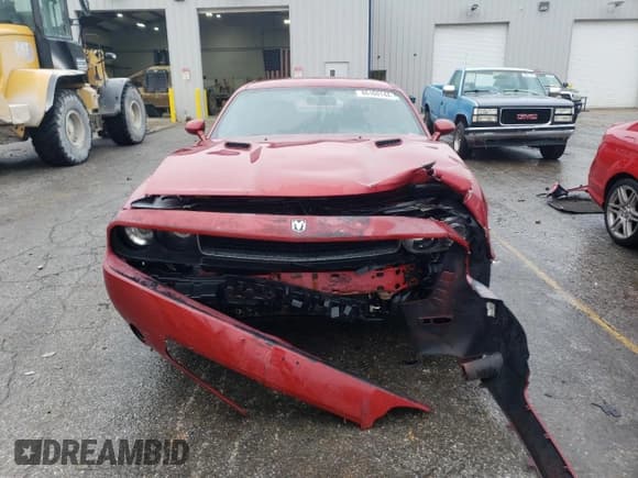 ✅ 2010 Dodge Challenger SE • VIN: 2B3CJ4DV4AH166608 • Lot: 86160144. Wystawiony na Copart z przebiegiem 226 948 mil. Bezpłatny archiwum sprzedaży aukcyjnych z USA i szczegółowy raport historii pojazdu na DreamBid. Zdjęcie 5.