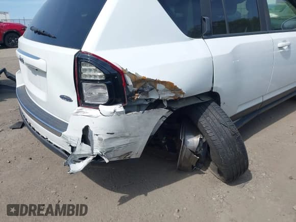 ✅ 2016 Jeep Compass Latitude • VIN: 1C4NJDEB6GD791805 • Lot: 42214554. Listed on IAAI with 95,064 mi. Free auction sales archive from the USA and detailed vehicle history report at DreamBid. Image 6.