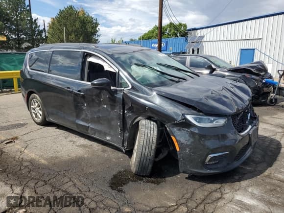 ✅ 2022 Chrysler Pacifica Touring L • VIN: 2C4RC1BG1NR139386 • Lot: 71640005. Listed on Copart with 83,650 mi. Free auction sales archive from the USA and detailed vehicle history report at DreamBid. Image 4.