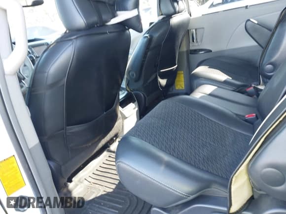 ✅ 2013 Toyota Sienna SE • VIN: 5TDXK3DC5DS366957 • Lot: 43209813. Listed on IAAI with 251,865 mi. Free auction sales archive from the USA and detailed vehicle history report at DreamBid. Image 8.