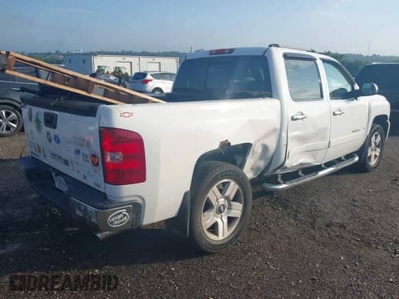 2007 Chevrolet Silverado 1500 1LT with VIN 2GCEK13M271625115, listed as a IAAI auction lot 42682178 with 121,597 mi miles and . Bid and sale history available at DreamBid. Image 4.