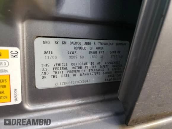 2007 Chevrolet Aveo LS z VIN KL1TD66637B749946, wystawiony jako Copart lot #83143564 z przebiegiem 74 030 mil mil oraz Szkoda całkowita • Salvage title. Historia ofert i sprzedaży dostępna na DreamBid. Obrazek 12.