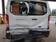 ✅ 2019 Ford Transit • VIN: 1FTYR1ZM2KKB00791 • Lot: 43635058. Wystawiony na IAAI z przebiegiem 93 142 mil. Bezpłatny archiwum sprzedaży aukcyjnych z USA i szczegółowy raport historii pojazdu na DreamBid. Zdjęcie 6.