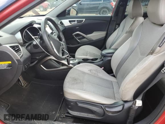 ✅ 2013 Hyundai Veloster w/Black Int • VIN: KMHTC6AD2DU121342 • Lot: 43667865. Wystawiony na Copart z przebiegiem 178 241 mil. Bezpłatny archiwum sprzedaży aukcyjnych z USA i szczegółowy raport historii pojazdu na DreamBid. Zdjęcie 7.