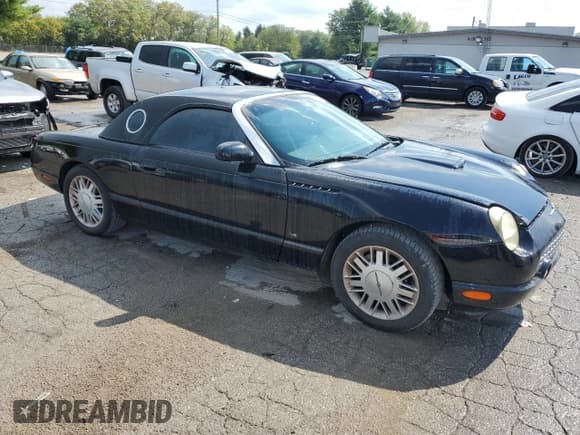 ✅ 2002 Ford Thunderbird Hardtop Premium • VIN: 1FAHP60A12Y104789 • Lot: 70710474. Wystawiony na Copart z przebiegiem 71 580 mil. Bezpłatny archiwum sprzedaży aukcyjnych z USA i szczegółowy raport historii pojazdu na DreamBid. Zdjęcie 4.