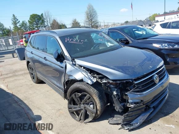✅ 2024 Volkswagen Tiguan SE R-Line Black • VIN: 3VVCB7AX2RM010794 • Lot: 41894596. Wystawiony na IAAI z przebiegiem 25 136 mil. Bezpłatny archiwum sprzedaży aukcyjnych z USA i szczegółowy raport historii pojazdu na DreamBid. Zdjęcie 13.