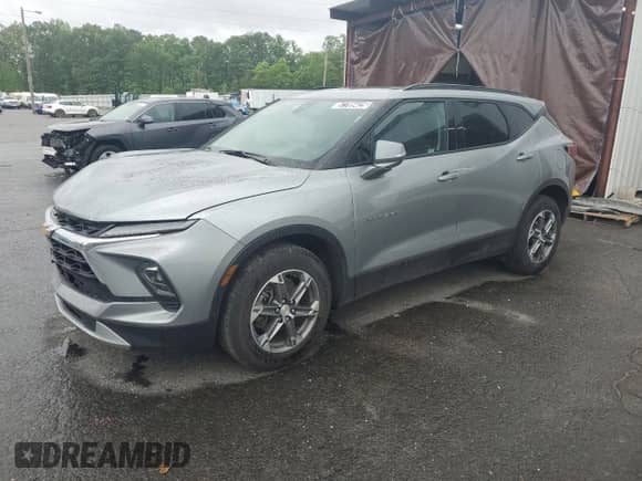 2024 Chevrolet Blazer LT z VIN 3GNKBJR42RS197992, wystawiony jako Copart lot #57789425 z przebiegiem 29 108 mil mil oraz Szkoda całkowita • Salvage title. Historia ofert i sprzedaży dostępna na DreamBid. Obrazek 1.