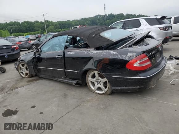 ✅ 2005 Mercedes-Benz CLK 500 • VIN: WDBTK75J15F160926 • Лот: 63806815. Опубликован ранее на Copart с пробегом 137 482 миль. Бесплатный доступ к архиву аукционных продаж из США и подробный отчёт об истории автомобиля на DreamBid. Изображение 2.