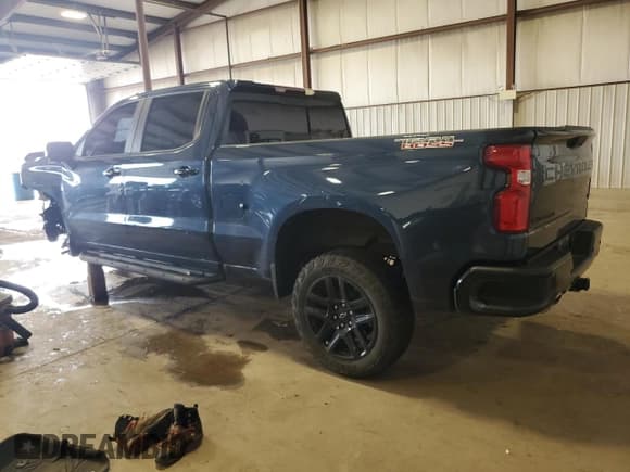 ✅ 2022 Chevrolet Silverado 1500 LT Trail Boss • VIN: 3GCUDFET3NG553742 • Lot: 60035045. Wystawiony na Copart z przebiegiem 41 517 mil. Bezpłatny archiwum sprzedaży aukcyjnych z USA i szczegółowy raport historii pojazdu na DreamBid. Zdjęcie 2.