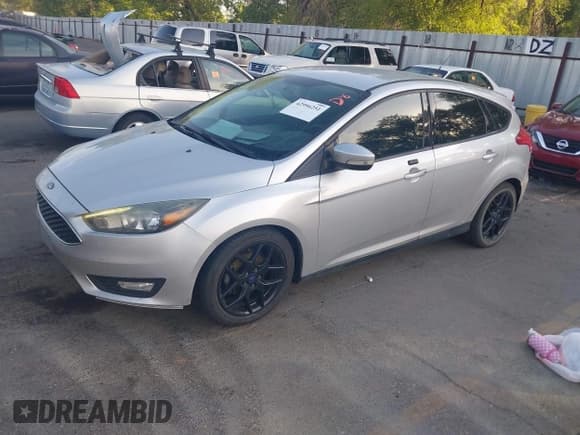 ✅ 2016 Ford Focus SE • VIN: 1FADP3K20GL360476 • Lot: 42996251. Wystawiony na IAAI z przebiegiem 95 295 mil. Bezpłatny archiwum sprzedaży aukcyjnych z USA i szczegółowy raport historii pojazdu na DreamBid. Zdjęcie 2.