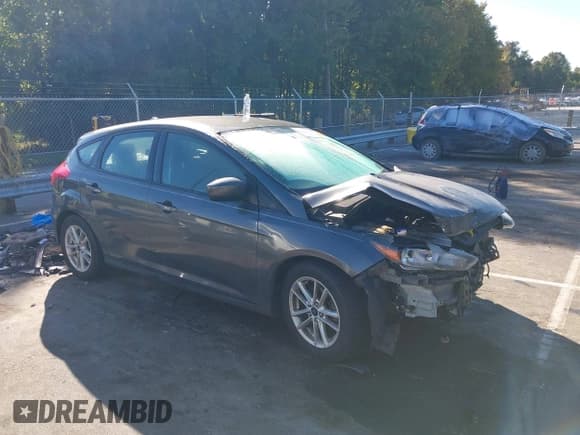 ✅ 2018 Ford Focus SE • VIN: 1FADP3K26JL207902 • Lot: 43382822. Wystawiony na IAAI z przebiegiem 115 522 mil. Bezpłatny archiwum sprzedaży aukcyjnych z USA i szczegółowy raport historii pojazdu na DreamBid. Zdjęcie 1.