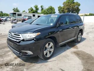 ✅ 2011 Toyota Highlander Limited • VIN: 5TDDK3EH0BS080539 • Лот: 67193495. Опубликован ранее на Copart с пробегом 156 241 миль. Бесплатный доступ к архиву аукционных продаж из США и подробный отчёт об истории автомобиля на DreamBid. Изображение 1.