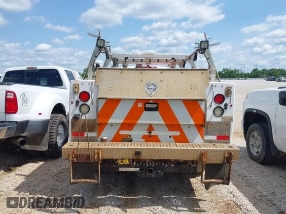 ✅ 2012 Chevrolet Silverado 2500HD • VIN: 1GB2KVCG0CZ253378 • Lot: 42311906. Wystawiony na IAAI z przebiegiem Nie podano. Bezpłatny archiwum sprzedaży aukcyjnych z USA i szczegółowy raport historii pojazdu na DreamBid. Zdjęcie 16.