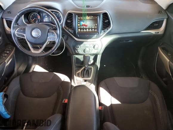 ✅ 2017 Jeep Cherokee Latitude • VIN: 1C4PJLCB7HW586635 • Lot: 87436465. Wystawiony na Copart z przebiegiem 111 862 mil. Bezpłatny archiwum sprzedaży aukcyjnych z USA i szczegółowy raport historii pojazdu na DreamBid. Zdjęcie 8.