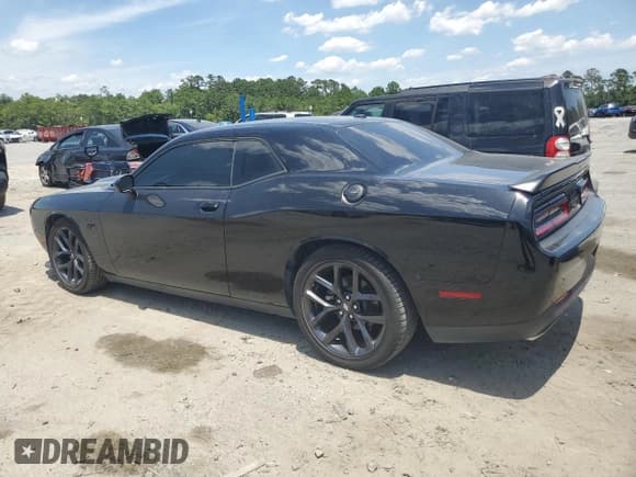 ✅ 2022 Dodge Challenger R/T • VIN: 2C3CDZBT0NH200025 • Lot: 57020204. Wystawiony na Copart z przebiegiem 15 731 mil. Bezpłatny archiwum sprzedaży aukcyjnych z USA i szczegółowy raport historii pojazdu na DreamBid. Zdjęcie 2.
