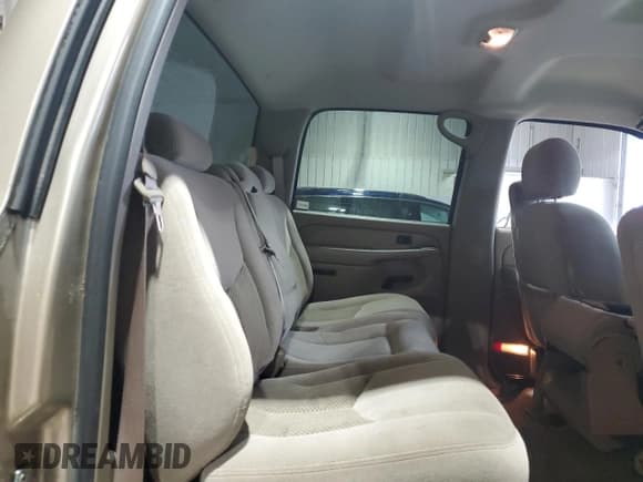 ✅ 2004 Chevrolet Silverado 1500 LS • VIN: 2GCEK13TX41418555 • Lot: 63997115. Wystawiony na Copart z przebiegiem 172 329 mil. Bezpłatny archiwum sprzedaży aukcyjnych z USA i szczegółowy raport historii pojazdu na DreamBid. Zdjęcie 10.