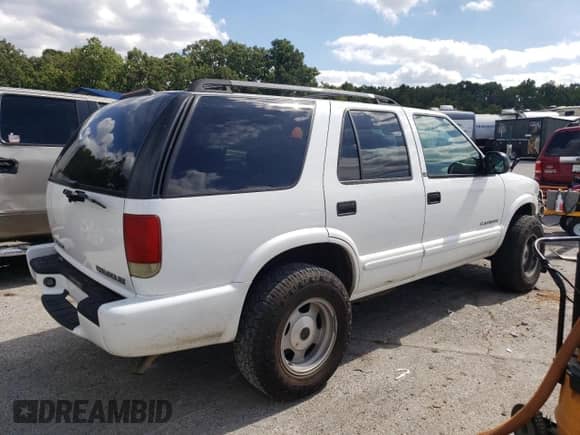 2003 Chevrolet Blazer LS z VIN 1GNDT13X13K179026, wystawiony jako Copart lot #71979684 z przebiegiem 213 519 mil mil oraz Szkoda całkowita • Salvage title. Historia ofert i sprzedaży dostępna na DreamBid. Obrazek 3.