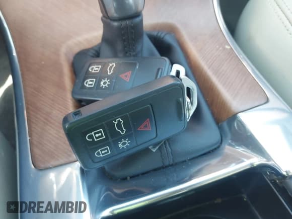 ✅ 2017 Volvo XC60 Inscription • VIN: YV440MDUXH2038967 • Лот: 43737642. Опубликован ранее на IAAI с пробегом 66 997 миль. Бесплатный доступ к архиву аукционных продаж из США и подробный отчёт об истории автомобиля на DreamBid. Изображение 11.