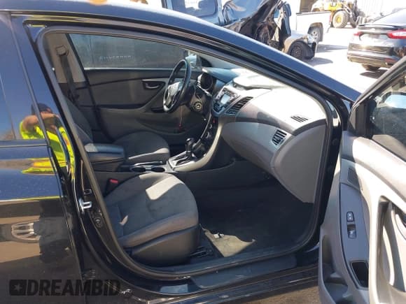 ✅ 2016 Hyundai Elantra SE • VIN: 5NPDH4AE5GH722668 • Lot: 41643385. Listed on IAAI with 174,999 mi. Free auction sales archive from the USA and detailed vehicle history report at DreamBid. Image 5.