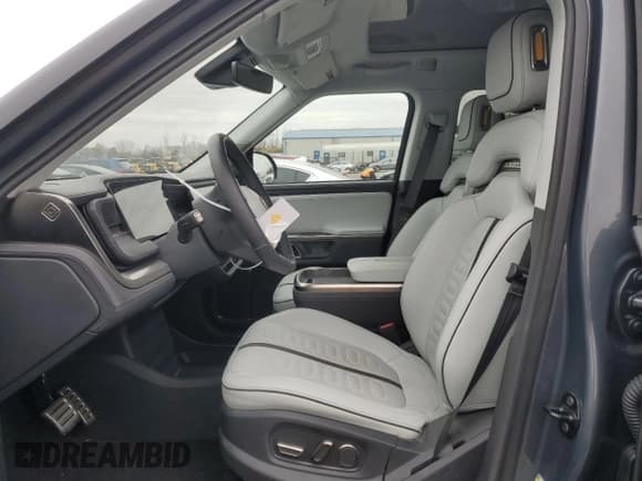 ✅ 2023 Rivian R1S Launch Edition • VIN: 7PDSGABL0PN022572 • Lot: 81119874. Wystawiony na Copart z przebiegiem 19 884 mil. Bezpłatny archiwum sprzedaży aukcyjnych z USA i szczegółowy raport historii pojazdu na DreamBid. Zdjęcie 7.