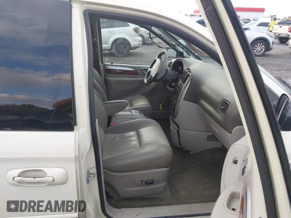 ✅ 2007 Chrysler Town & Country Touring • VIN: 2A4GP54L67R217882 • Lot: 43759331. Listed on IAAI with 203,421 mi. Free auction sales archive from the USA and detailed vehicle history report at DreamBid. Image 5.