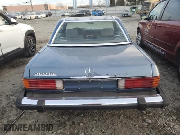 ✅ 1983 Mercedes-Benz 380 SL • VIN: WDBBA45AXDB027505 • Lot: 87718005. Listed on Copart with 124,304 mi. Free auction sales archive from the USA and detailed vehicle history report at DreamBid. Image 6.