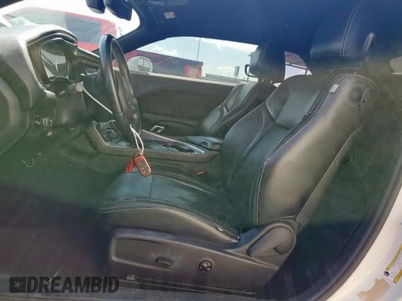 ✅ 2016 Dodge Challenger SXT • VIN: 2C3CDZAGXGH309180 • Lot: 82353315. Wystawiony na Copart z przebiegiem 82 594 mil. Bezpłatny archiwum sprzedaży aukcyjnych z USA i szczegółowy raport historii pojazdu na DreamBid. Zdjęcie 7.