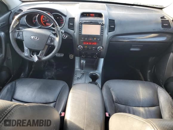 ✅ 2012 Kia Sorento SX • VIN: 5XYKW4A21CG265474 • Lot: 86339025. Wystawiony na Copart z przebiegiem 275 799 mil. Bezpłatny archiwum sprzedaży aukcyjnych z USA i szczegółowy raport historii pojazdu na DreamBid. Zdjęcie 8.