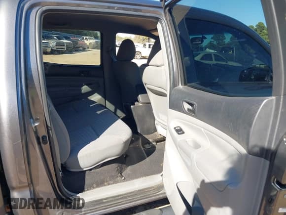✅ 2014 Toyota Tacoma PreRunner • VIN: 5TFJU4GN5EX058881 • Lot: 43603920. Listed on IAAI with 170,876 mi. Free auction sales archive from the USA and detailed vehicle history report at DreamBid. Image 8.