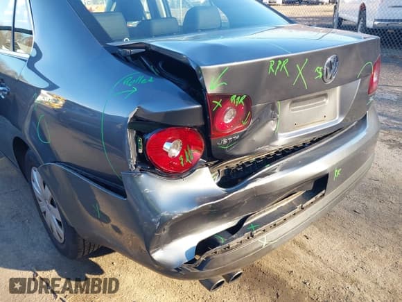 ✅ 2010 Volkswagen Jetta SE • VIN: 3VWRZ7AJXAM044645 • Лот: 43766290. Опубликован ранее на IAAI с пробегом 152 566 миль. Бесплатный доступ к архиву аукционных продаж из США и подробный отчёт об истории автомобиля на DreamBid. Изображение 6.