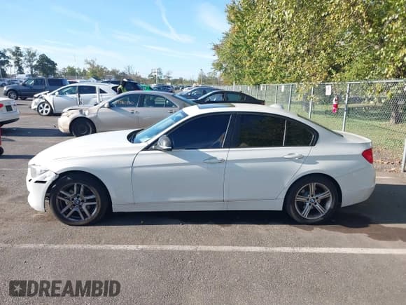 ✅ 2015 BMW 3 Series 328i xDrive • VIN: WBA3B5G58FNS14703 • Lot: 43357969. Listed on IAAI with 112,214 mi. Free auction sales archive from the USA and detailed vehicle history report at DreamBid. Image 14.