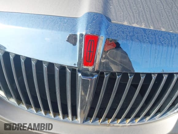 ✅ 2002 Lincoln Town Car Signature • VIN: 1LNHM82W72Y614339 • Lot: 43874876. Listed on IAAI with 157,755 mi. Free auction sales archive from the USA and detailed vehicle history report at DreamBid. Image 6.