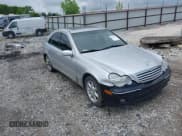✅ 2001 Mercedes-Benz C 230/260/280/320 • VIN: WDBRF61J81F074604 • Lot: 42223558. Wystawiony na IAAI z przebiegiem 95 164 mil. Bezpłatny archiwum sprzedaży aukcyjnych z USA i szczegółowy raport historii pojazdu na DreamBid. Zdjęcie 1.