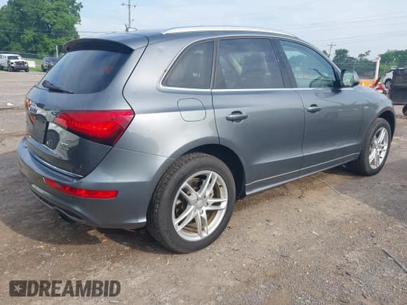 ✅ 2017 Audi Q5 Premium Plus • VIN: WA1D7AFPXHA013863 • Lot: 42373573. Listed on IAAI with 48,002 mi. Free auction sales archive from the USA and detailed vehicle history report at DreamBid. Image 4.