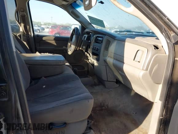 2005 Dodge 3500 SLT z VIN 3D7LS38C95G706190, wystawiony jako IAAI lot #40597269 z przebiegiem 264 260 mil mil oraz . Historia ofert i sprzedaży dostępna na DreamBid. Obrazek 5.