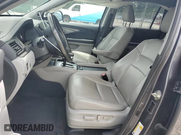 ✅ 2019 Honda Pilot EX-L • VIN: 5FNYF5H48KB022578 • Lot: 57353085. Listed on Copart with 111,832 mi. Free auction sales archive from the USA and detailed vehicle history report at DreamBid. Image 7.